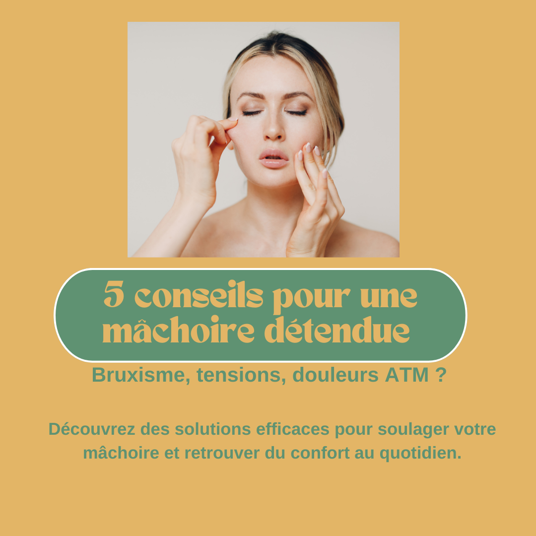 Femme réalisant un automassage du visage pour soulager les tensions de la mâchoire. Techniques de relaxation pour bruxisme, douleurs ATM et tensions faciales.